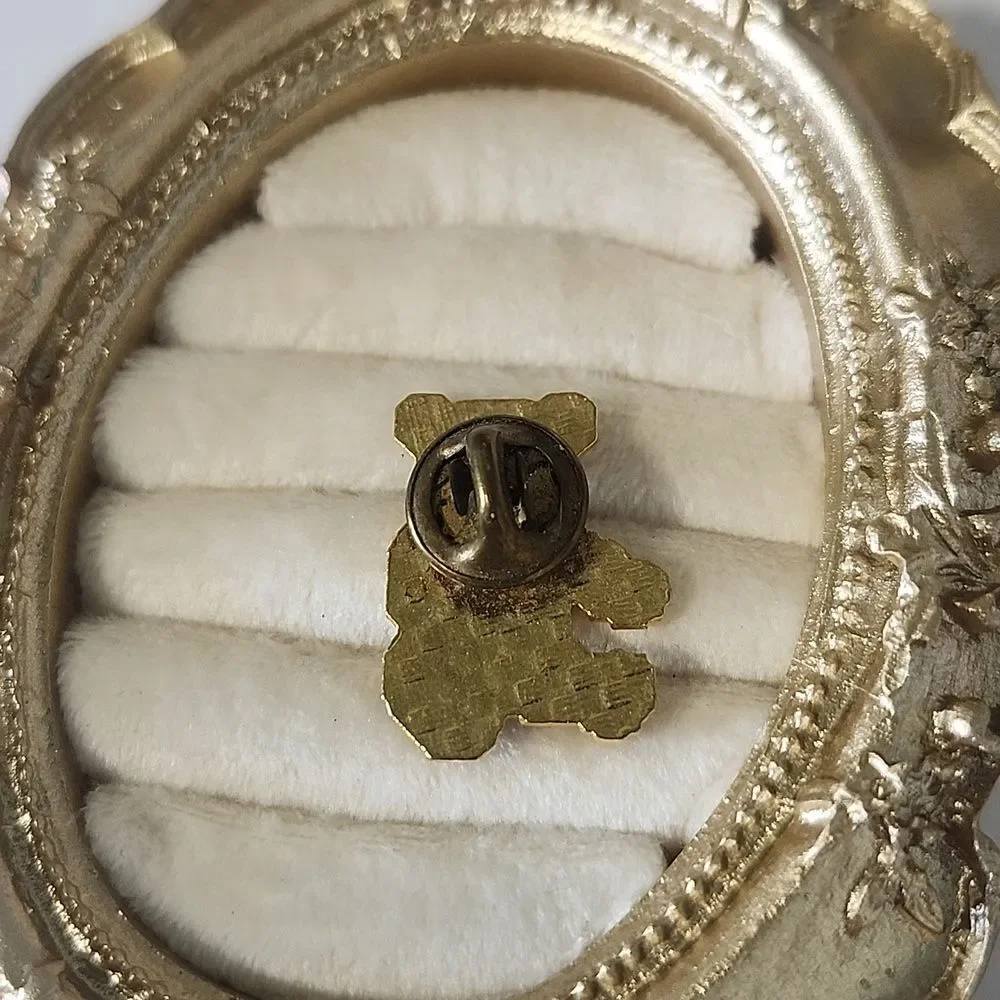 Bear In Love Red Heart Gold Tone Vintage Lapel Pin, Tac Pin.
